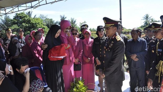 Kapolda Bengkulu Beri Penghormatan Terakhir untuk Brigadir Berry