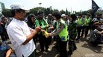 Massa Aksi Perppu Ormas Penuhi Depan Gedung DPR