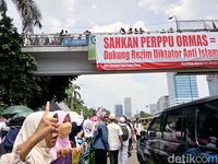Pendemo Perppu Ormas Makin Banyak, Kendaraan Dialihkan ke Busway