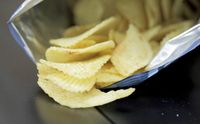 Menurut Studi, Ini Snack yang Sering Disembunyikan Para Ibu dari Keluarga Mereka