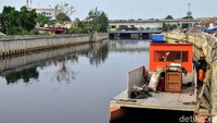 Normalisasi Kali Pesing dan beberapa aliran sungai yang ada diharapkan dapat semakin menghilangkan kesan kumuh dan mengurangi banjir di Ibu kota.