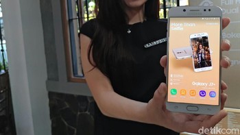 Tren kamera ganda di ponsel menengah akhirnya diikuti Samsung.  Foto: detikINET/Yudhianto