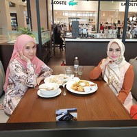 Silvana Herman tetap terlihat segar di usianya yang Desember nanti memasuki umur 52 tahun. Meski sudah setengah abad, wajahnya tetap cantik dan mulus. Foto: Dok. Instagram @silvanahermanreal_ano