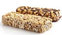 Kalau sedang terburu-buru, granola atau sereal bar jadi camilan praktis. Meski memakai granola tetapi diberi tambahan gula banyak dan sedikit protein.Foto: Istimewa