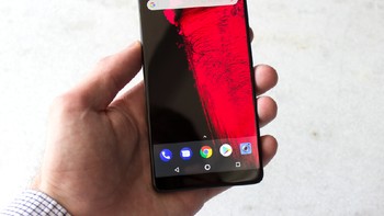 Inilah ponsel Essential. Ia digagas oleh Andy Rubin, yang dikenal sebagai pencipta sistem operasi Android, lewat perusahaan startup yang didirikannya yakni Essential Product. Foto: Android Central