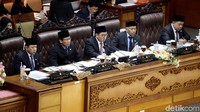 Pilihan skors muncul setelah fraksi-fraksi menyampaikan pandangan.