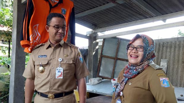 Anies berpesan kelurahan  terbuka bagi warga Jakarta.