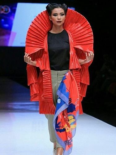 Unik, Bahan Bioplastik dari Singkong Disulap Jadi Busana Modis