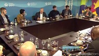 Setelah mendapatkan pemaparan Gamal, ganti Putin memberi tangapan.