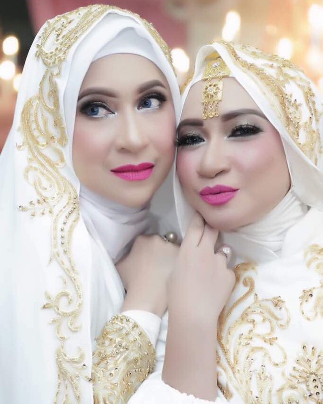 Pemain film Bukan Cinta Biasa itu tampil cantik dalam riasan penuh dengan lipstik merah muda. Setelan baju dan kerudung putih Silvana Herman membuat penampilannya terlihat segar.  Foto: Dok. Instagram @silvanahermanreal_ano