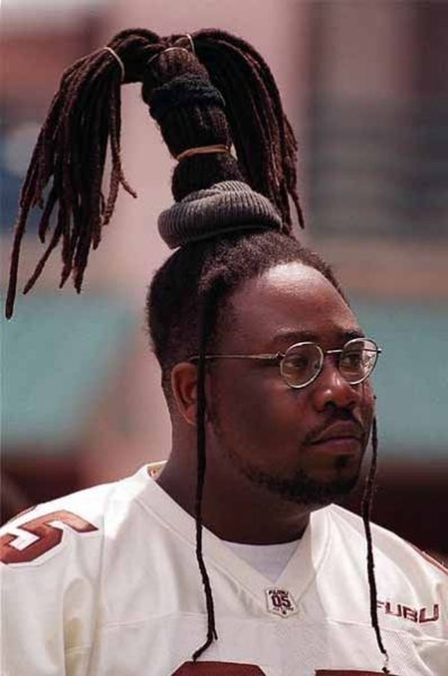 Usaha pria ini membentuk rambutnya menjulang ke atas patut dihargai. Foto: ist