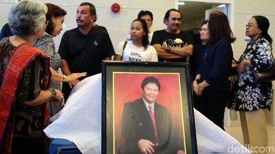 Suasana Rumah Duka Benny Panjaitan