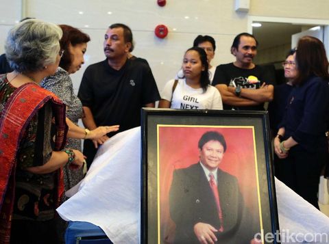 Suasana duka saat Benny Panjaitan meninggal dunia.