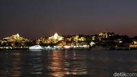 Seharian di Pulau Gulangyu, asyik juga. Malamnya saat naik kapal feri untuk jalan pulang, panorama cahaya lampu kota tak boleh terlewatkan (Elvan/detikTravel)