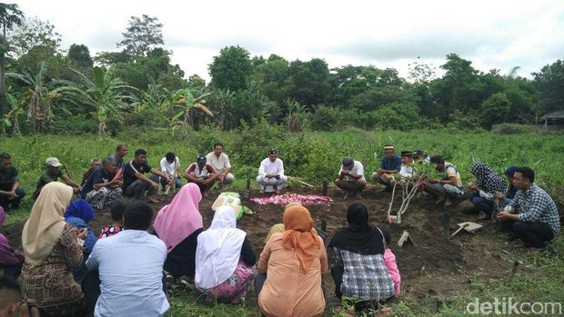 Pemakaman Serda Wowok di Sleman.