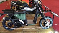 Darmagita membawa motor Honda Vario tahun 2009 itu dalam kompetisi custom bike Suryanation Motorland 2017 Bali pada Sabtu (21/10) lalu. Namun tak tampak ciri-ciri Vario, malah motor matic itu terlihat seperti perkawinan scramble dan motosport.