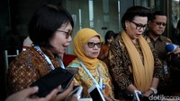Di kesempatan yang sama, Wakil Ketua KPK Basaria Pandjaitan mengatakan sudah melakukan kajian tentang perizinan dan pengawasan obat di Badan POM. Hasil kajian tersebut, peredaran obat harus dibatasi.