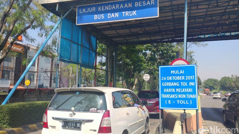 Gerbang Tol Pasteur Bandung Tak Lagi Terima Tunai Gerbang Tol Pasteur Bandung Tak Lagi Terima Tunai