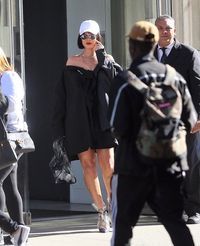 Rihanna Pakai High Heels Dibungkus Plastik, Yay or Nay?