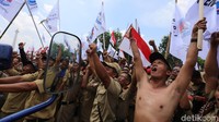 Saat kampanye Presiden 2014 lalu, Jokowi menjanjikan para perangkat desa akan diangkat menjadi pegawai negeri sipil. 