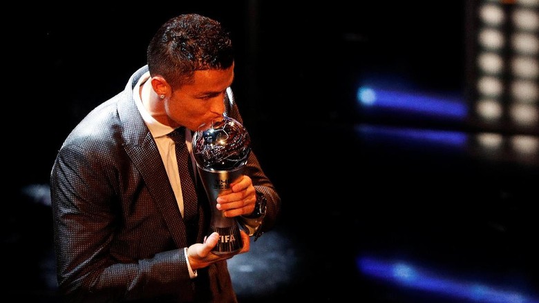 Cristiano Ronaldo yang baru menyabet gelar pemain terbaik dunia 2017 (John Sibley/Reuters) Cristiano Ronaldo yang baru menyabet gelar pemain terbaik dunia 2017 (John Sibley/Reuters)