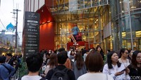Umeda Joypolis adalah taman rekreasi yang dibuat oleh developer game SEGA. Di Osaka, letaknya ada di lantai 8 dan 9 Mal HEP Five. Selain di Osaka, SEGA Joypolis ada juga di Tokyo hingga Yokohama (Wahyu/detikTravel)