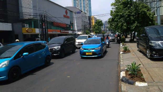 Jalan Melawai Diuji Coba Satu Arah, Banyak Pengendara Belum Tahu