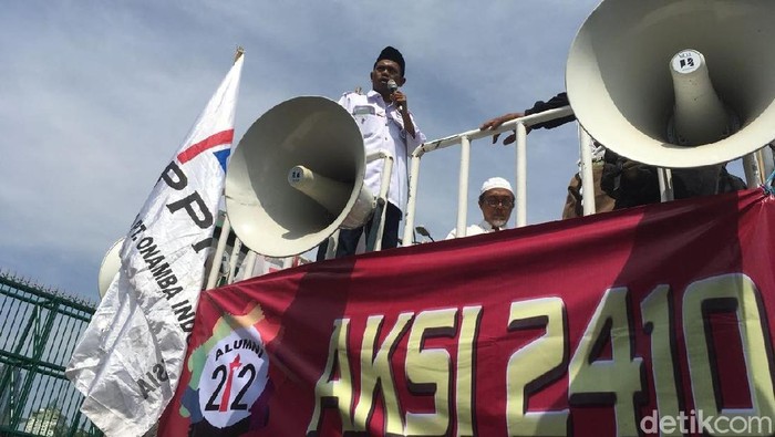 Aksi di Depan DPR, Orator: Talak 3 bagi Parpol Dukung Perppu Ormas