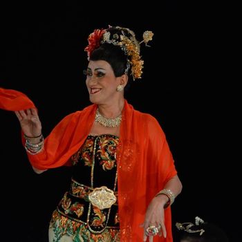Bisa Menari Lebih Luwes, Apa Rahasia dari Didik Nini Thowok?