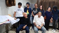 Para kerabat serta rekan musisi tampak berdatangan di sana. Pool/Ismail/detikFoto.