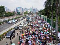 Lalu lintas macet di depan Gedung DPR/MPR (Foto: Meilika/detikcom)
