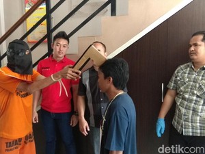Peragakan 13 Adegan, Tukang Cilok Bacok Kepala Janda Karawang