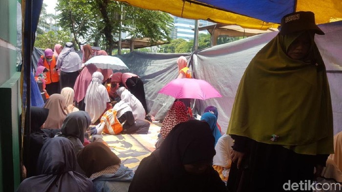 Pingsan, 3 Pendemo Tolak Perppu Ormas Dibawa ke Posko Darurat