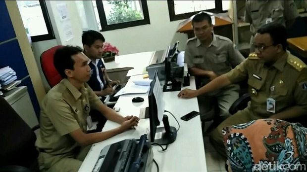 Melihat Gaya Anies Sidak di Hari ke-7 Jadi Gubernur