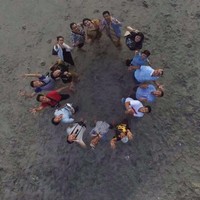 Semua temanya Nusantara. Yang di pantai itu kita bawa batik tradisional dari Solo, kita bawa di pantai dan kita paduin dengan alam dengan budaya Solo batik, jelas sang fotografer. Foto: Instagram