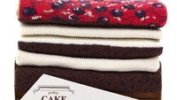 Katanya kaus kaki dibuat seperti chocolate cake. Mirip nggak?