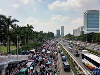 Lalu lintas macet di depan Gedung DPR/MPR (Foto: Meilika/detikcom)
