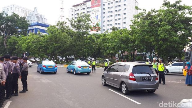 Gelar Demo di Depan Istana, Perangkat Desa Tuntut Jadi PNS