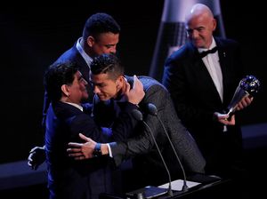 Maradona Sakit Hati Lihat Ronaldo Jadi Pemain Terbaik Dunia