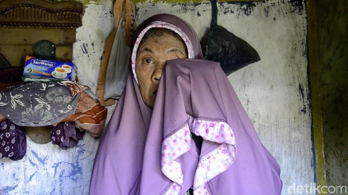 Mbah Rendeng Tak Punya Kartu Jaminan Kesehatan Bila Sakit