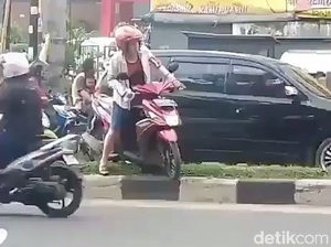 Emak-emak Harus Belajar Dulu Sebelum Pakai Motor Listrik