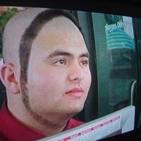 Pria ini mungkin tidak ingin repot merawat rambut tapi tetap ingin kelihatan punya rambut. Foto: ist