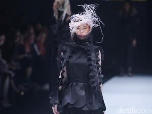 Rama Dauhan Rilis Koleksi Serba Hitam, Terinspirasi Sisi Gelap Otak Manusia