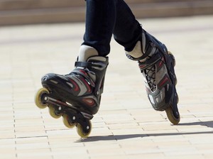 Unik! Pasangan Ini Gelar Resepsi Nikah di Tempat Main Sepatu Roda