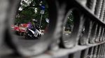 Pedagang Buah Kuasai Trotoar di Jalan Raya Bogor