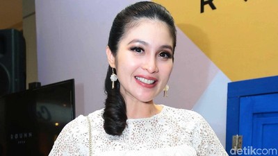 Hamil Tua, Sandra Dewi Makin Cantik Aja