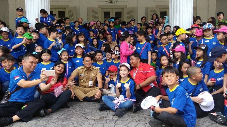 Anies-Sandi Terima Rombongan Siswa Integrated Christian School Anies-Sandi Terima Rombongan Siswa Integrated Christian School
