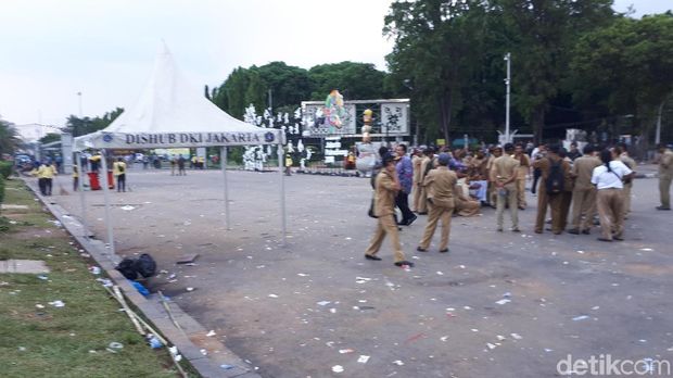Usai Ditemui Pihak Kemendagri, Massa di Istana Bubarkan Diri