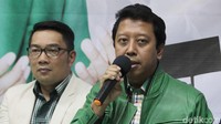 Tentu adalah suatu kebahagiaan bahwa PPP bisa memberikan dukungan ke Kang Emil sehingga bisa 21 kursi bersama PKB dan Nasdem. Kita memastikan tiket Kang Emil pertama dari seluruh parpol yang pertama bisa berangkat sebagai bakal cagub 2018, kata Romi.
