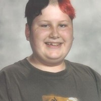 Ternyata banyak pelajar yang suka bereksperimen dengan gaya rambut. Seperti bocah ini yang rambutnya diwarnai hitam dan merah. Foto: ist